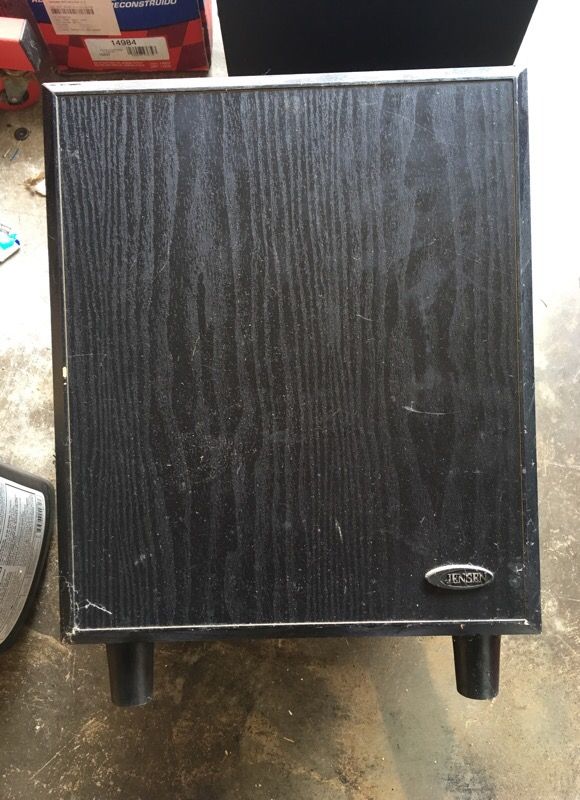 Jensen JS800 8" 100 Watt Powered Subwoofer