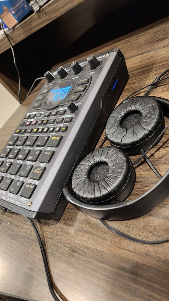 ROLAND SP404 MK2 (New Condition)