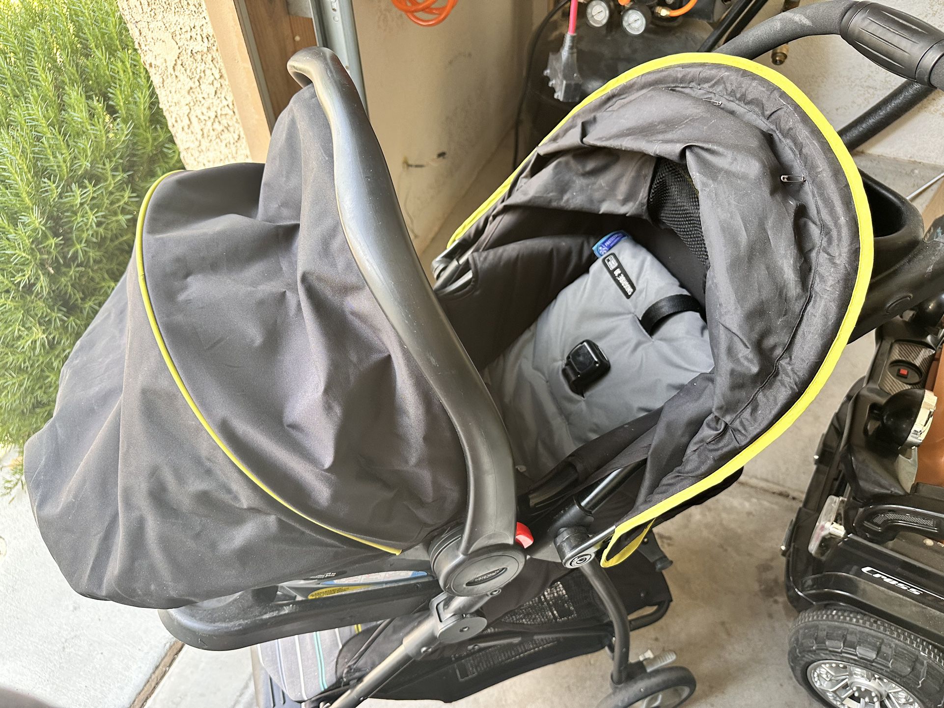 Graco Snugride Stroller And 2 Car seats With Bases
