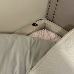 Bedroom Set Evrything 300$ Not Mattress 