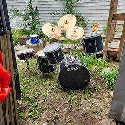 4 Pearl Drum Set  With 3 Other Drums ,4 Tambrine S