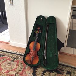 Brand new Violin With Nice Case  And  Bow 