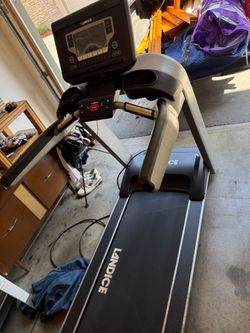 Heavy-Duty Landice L7 Treadmill – Great Condition (Commercial Grade)