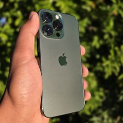 iPhone 13 Pro (Amazing Condition)