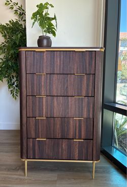 Luxury 5-Drawer Fluted Dresser – Dark Walnut & Gold