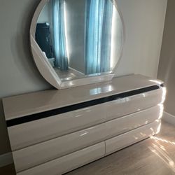 Italian White Lacquer Dresser & Mirror – 1990s Classic (Very Heavy)