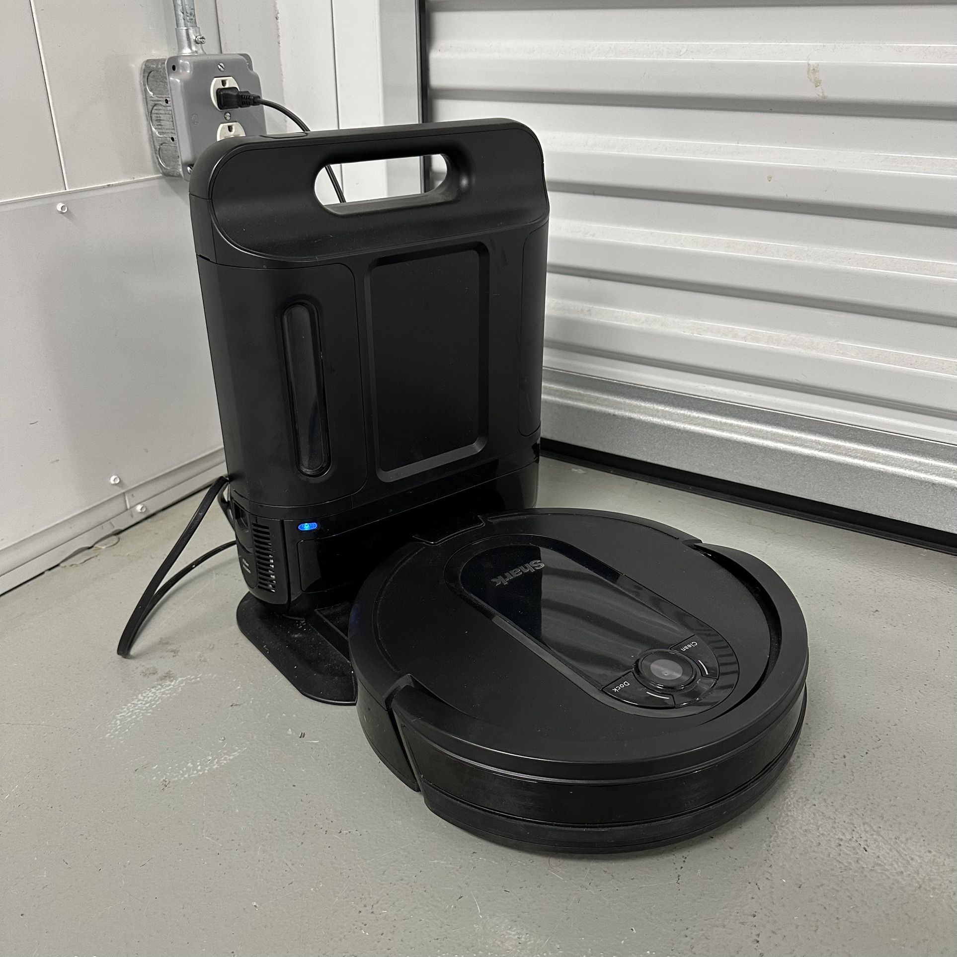 Shark IQ Intelligent Robot Vacuum w/ Self-Empty XL Charger Base