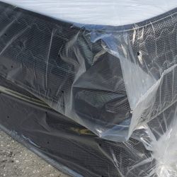 Queen Size New Thick Pillow Top Bed Can Deliver 