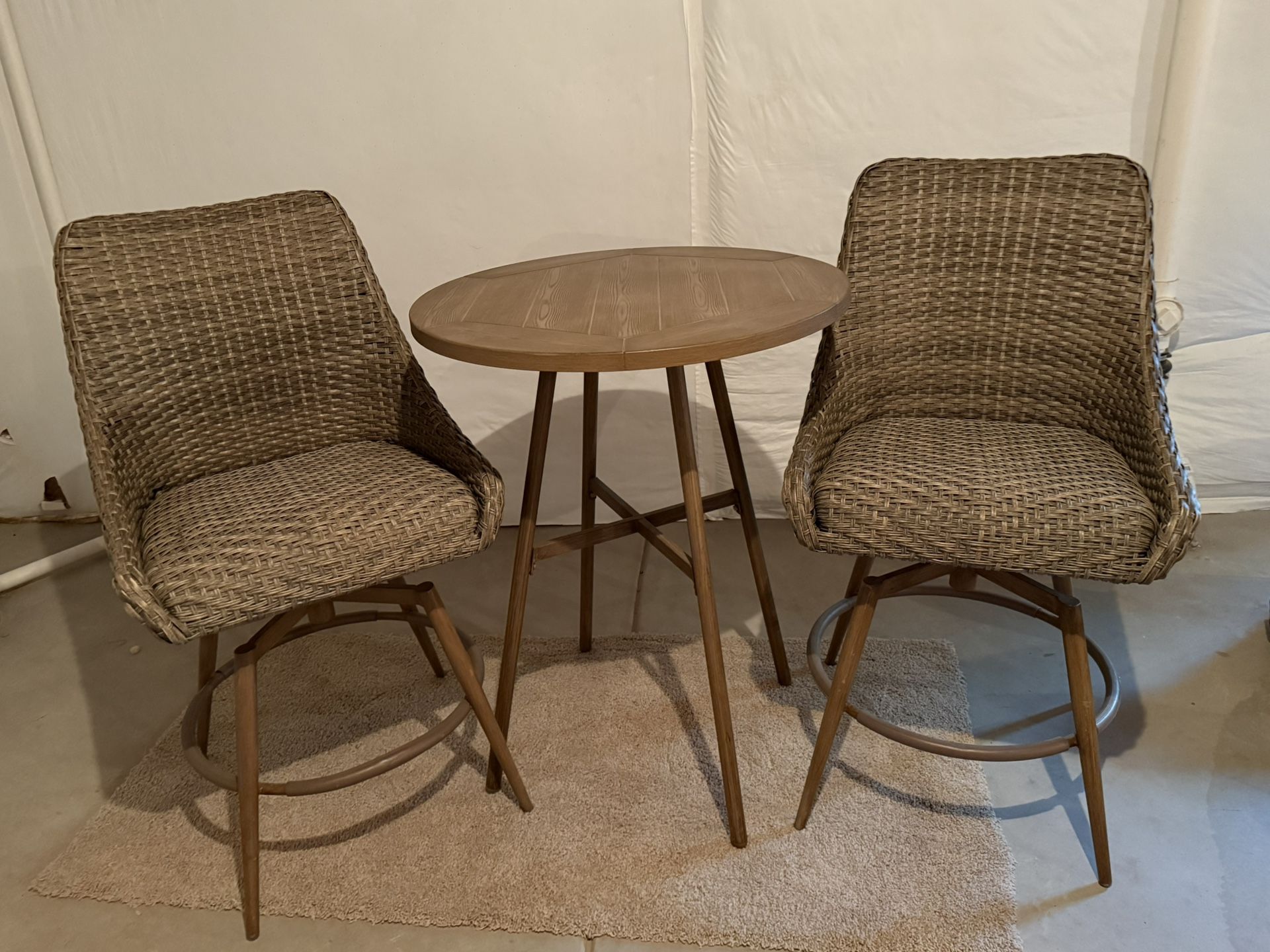 Patio Table & Chair Set (With Covers)