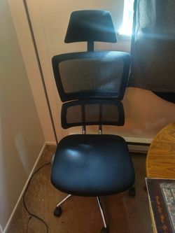 Ergonomic gaming chair