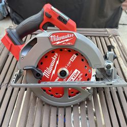 Milwaukee M18 FUEL 7-1/4” Circular Saw