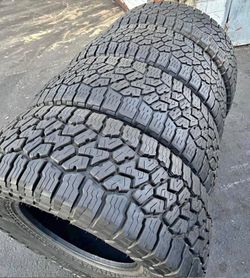 295/70/18 Falken 📍📍 Vendo un set de llantas con 80% de vida las 4 📍🌟