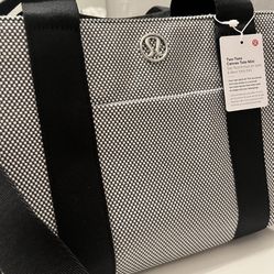 Lululemon tote bag