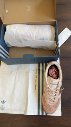 BAD BUNNY GAZELLE INDOOR Shoes Size: M 10.5 / W 11.5 Colour: Wonder Clay / Wonder Quartz / Ash Pink 