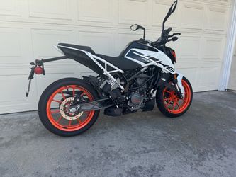 2022 KTM Duke 200 Naked Motorcycle , only 336 miles!