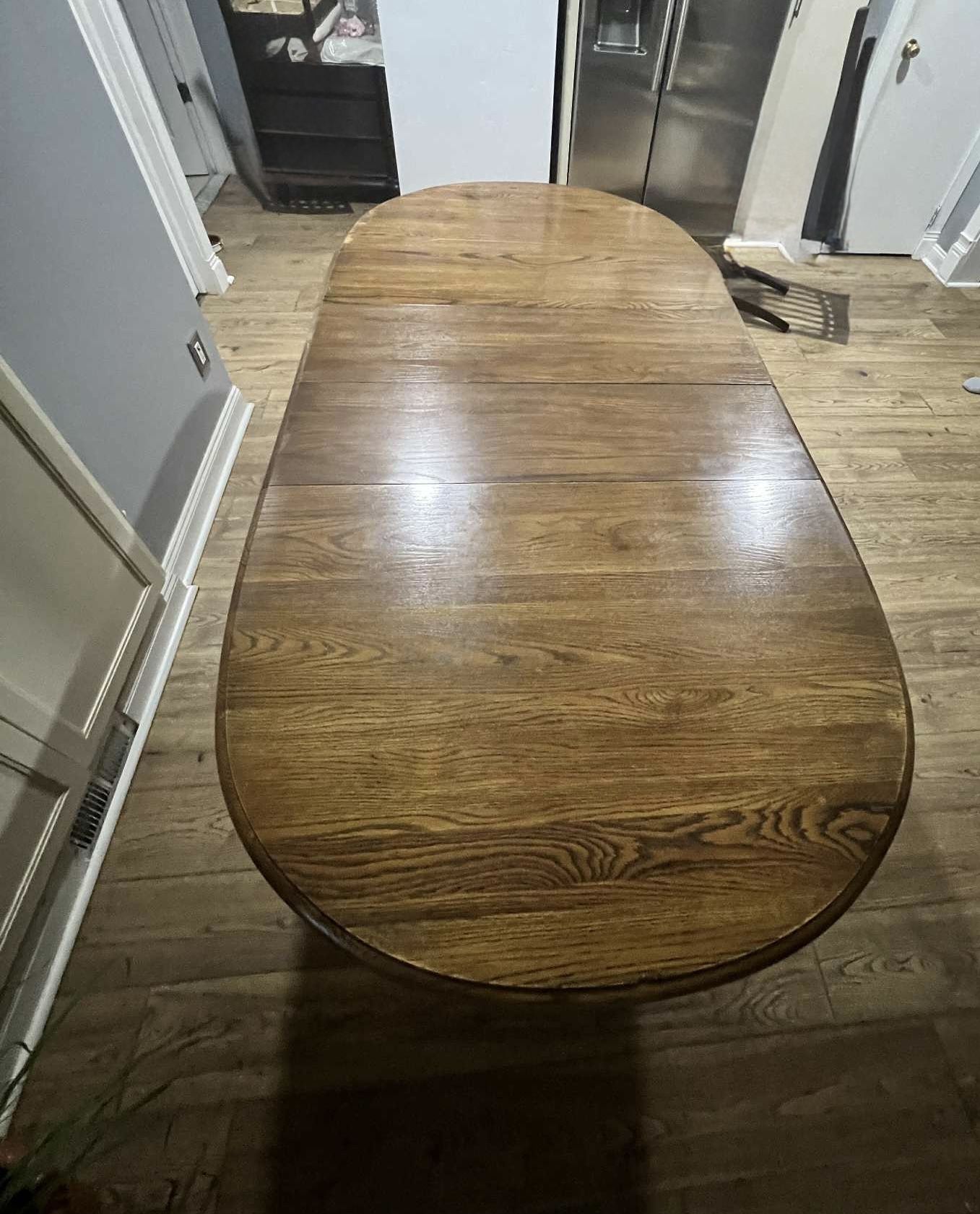 Dining Table With 2 Extensions. Mesa De Comedor Con Dos Extensiones.