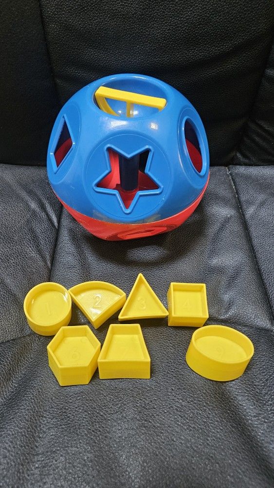 Tupperware Shape O Ball $15
