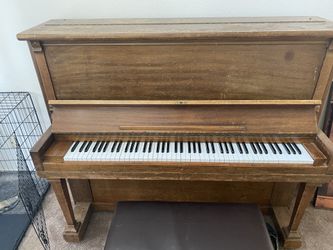 Upright piano