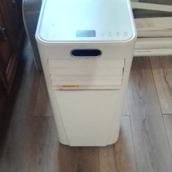 Portable Air Conditioner/ Dehumidifier / Heater 
