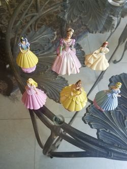 Small version of all princesses perfect for cake decoration