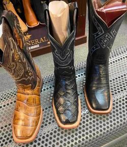 Botas Vaqueras de piel punta cuadrada