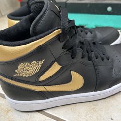 Jordan 1 Mid Gold And Black Sz 10