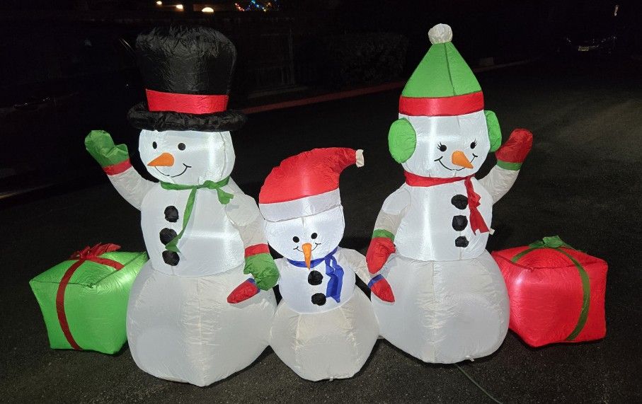 Snowman blow up
8 feet wide 5 ft