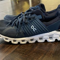 On Running Men’s Size 10