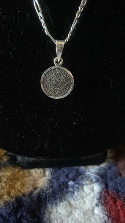 Cadena con dije calendario azteca  Plata 9.25