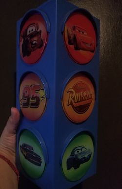 $5.00 Cars Mc Queen traffic light great condition!!