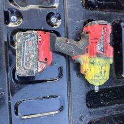 Milwaukee Impacts With Battery 