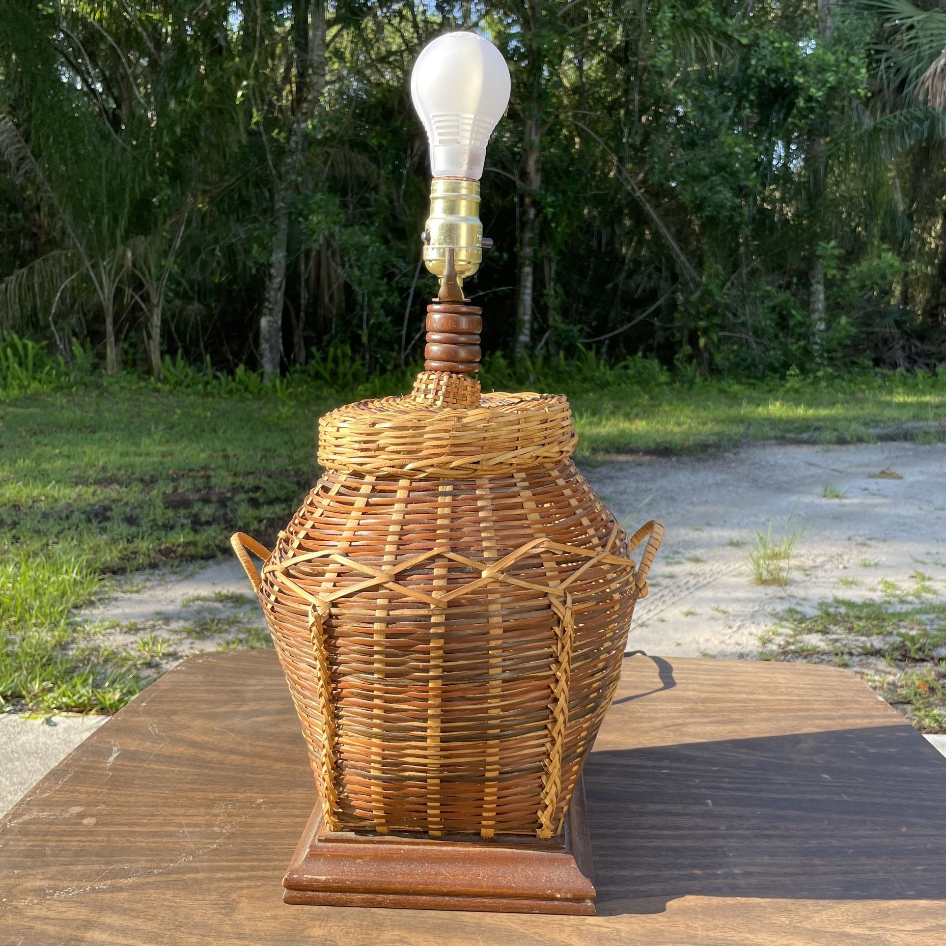 Vintage Wicker Table Lamp