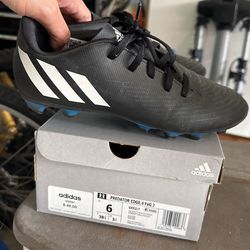 Soccer Shoes Size 6