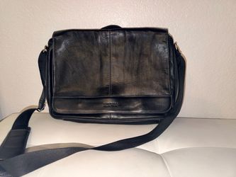 Kenneth Cole Reaction Black Leather Messenger Bag