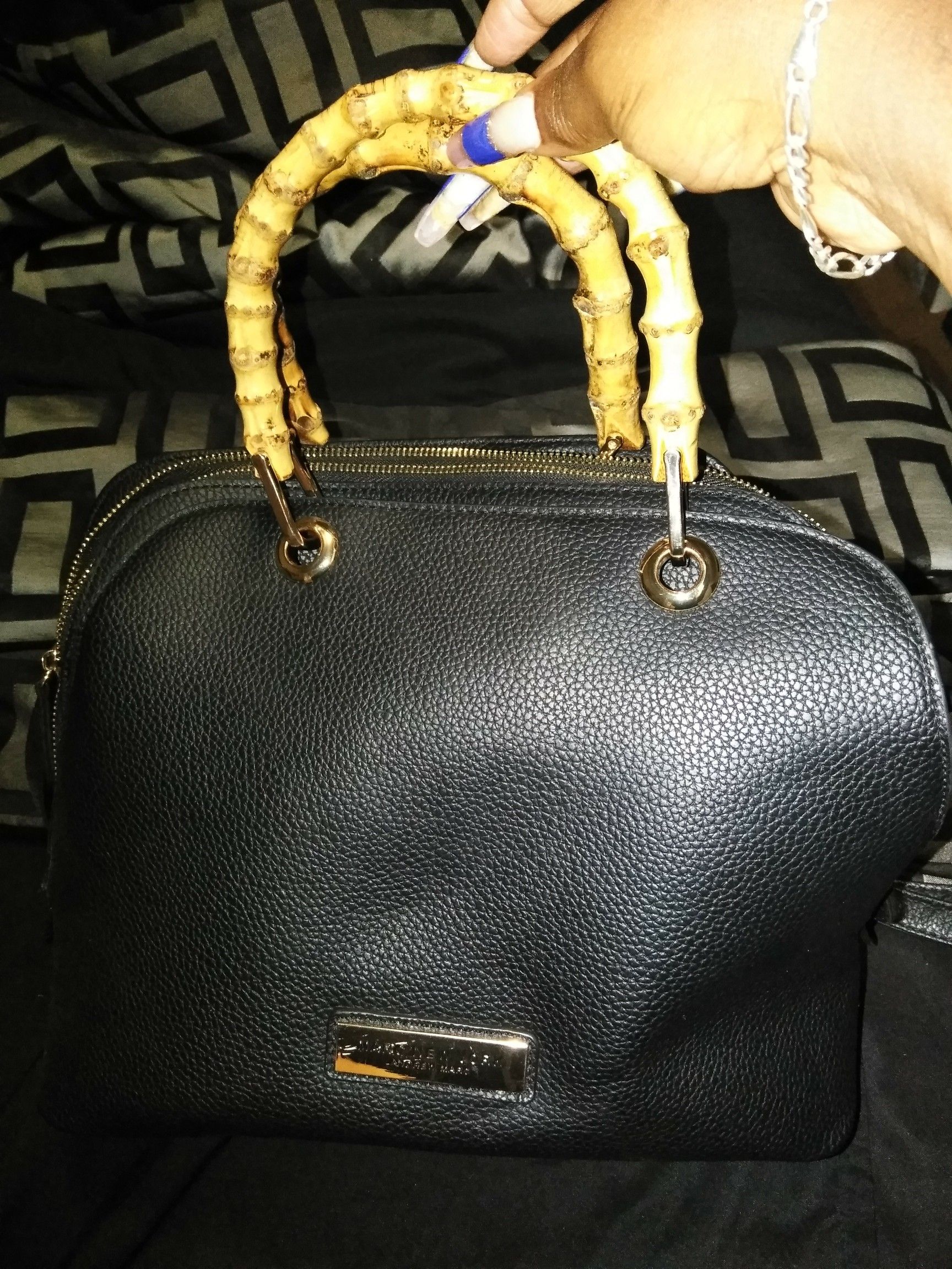 Marc New York purse great condition color is black and it's
