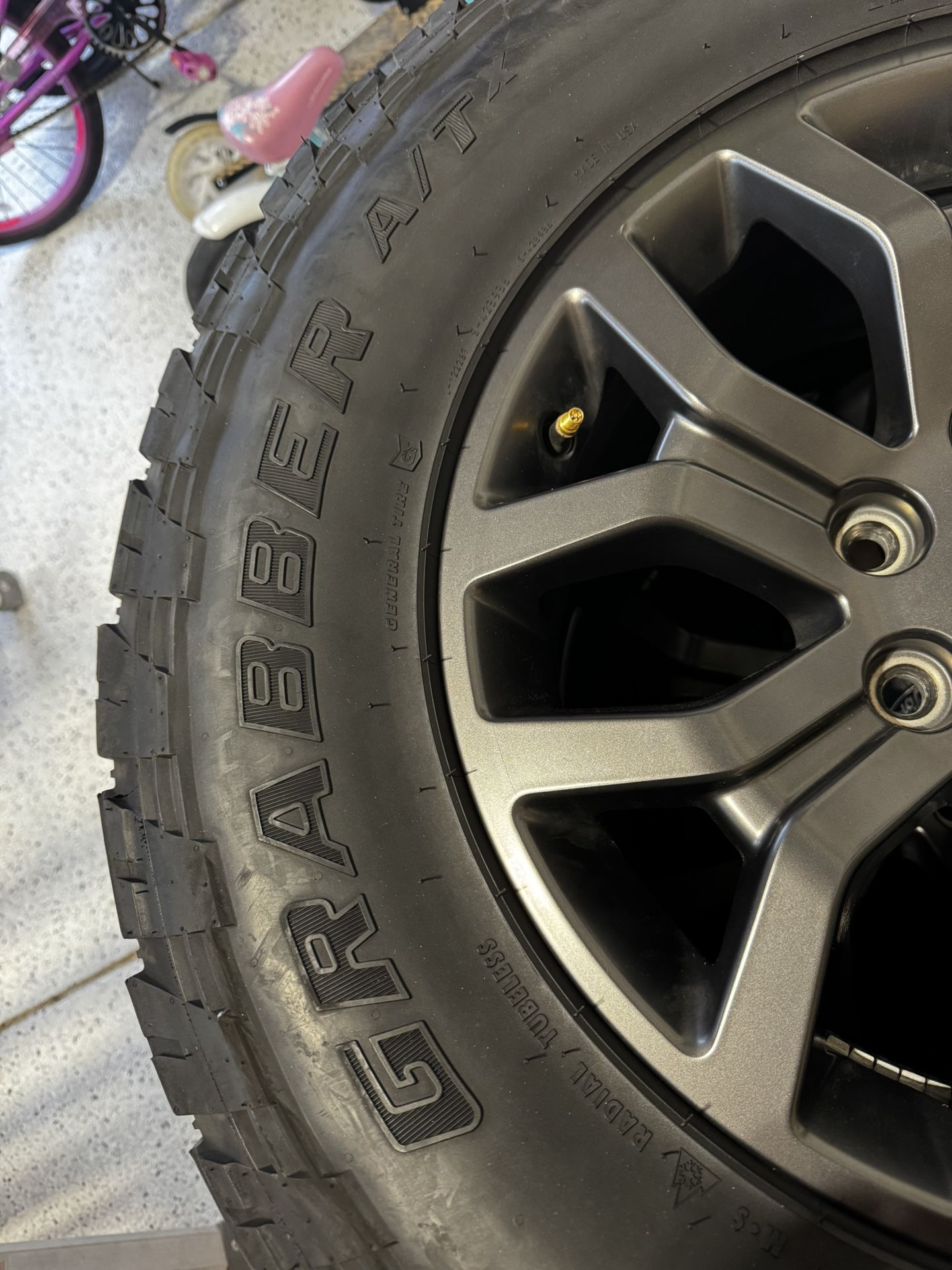 General Grabber A/Tx 275/70R18 Tires Used Set (4)