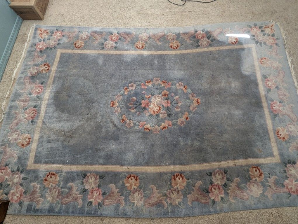 Rug 6' X 9'