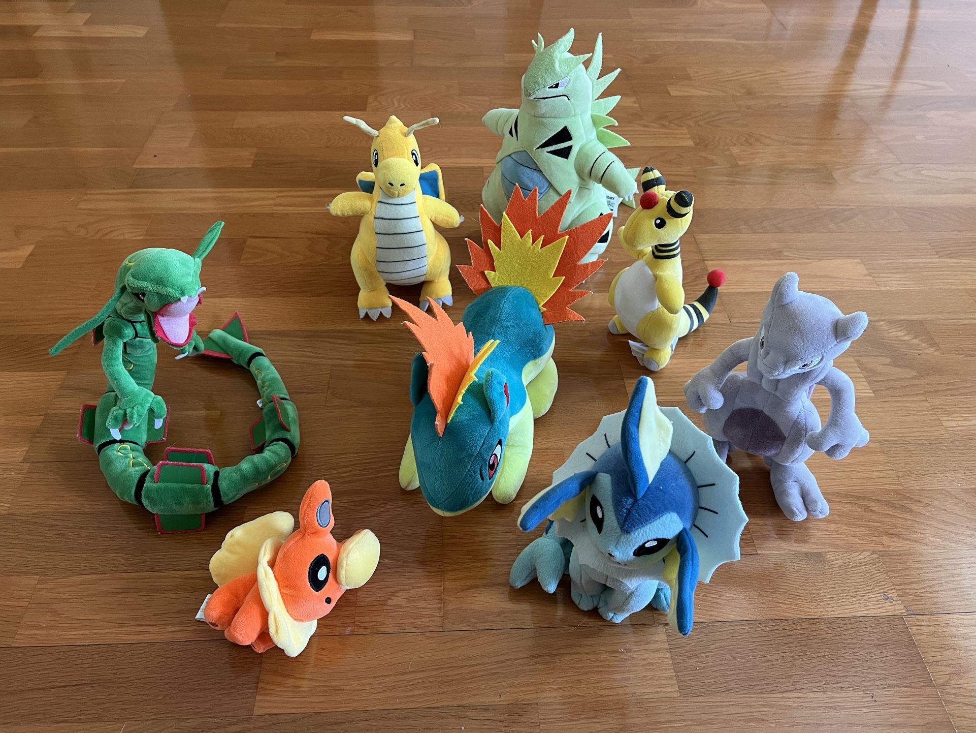 8 POKEMON PLUSHIES