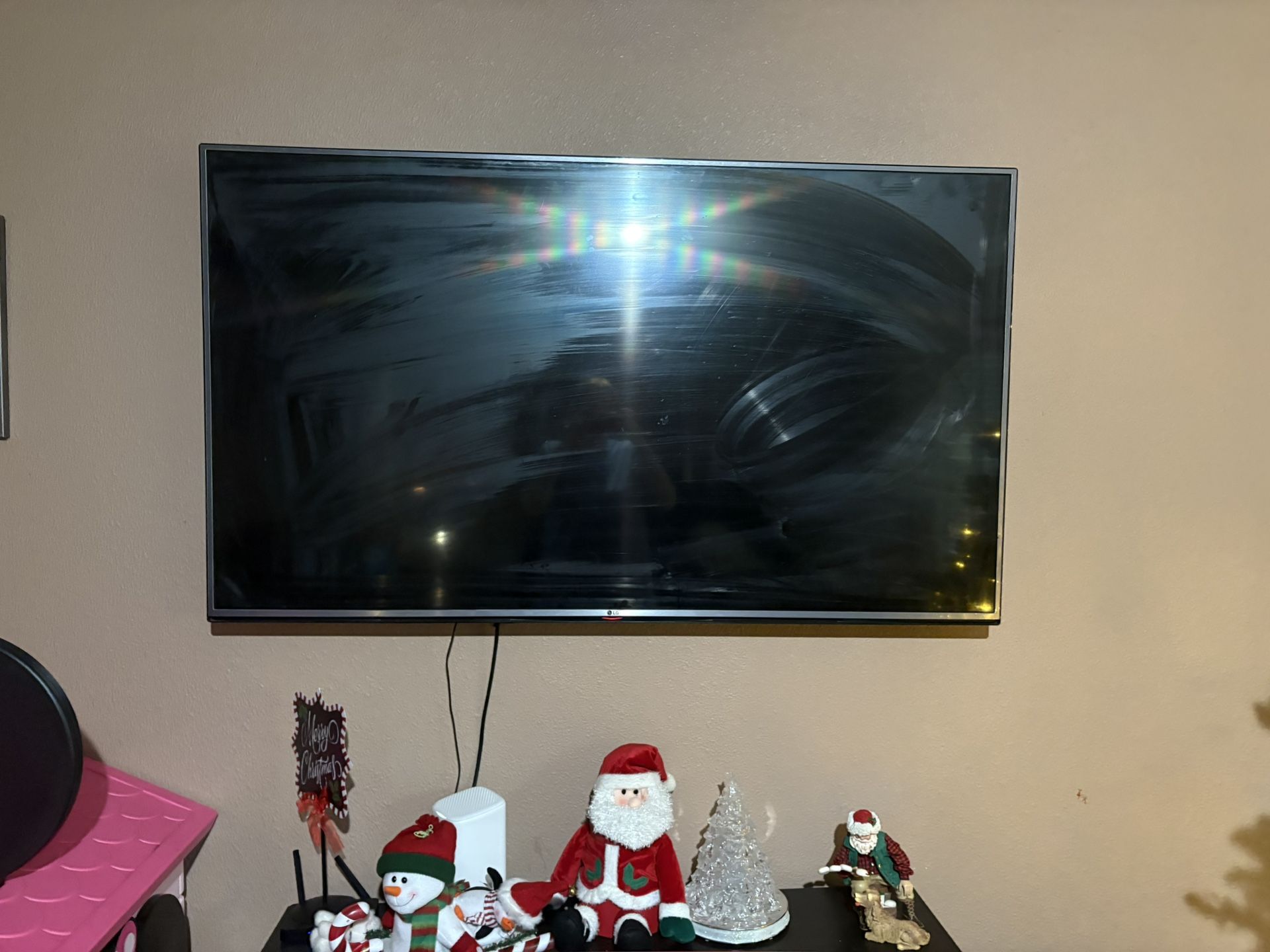 60” LG TV WITH TV MOUNT 