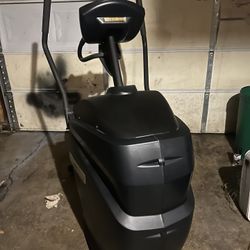 Octagon fitness Q35e Elliptical Machine  Brand New Used 2 Times.  