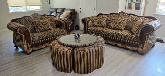 Full Room Game Traditional Style (Sofas + Table + 4 Puffs)