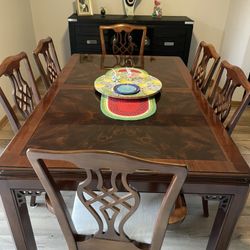 Dining room table (chippendale)