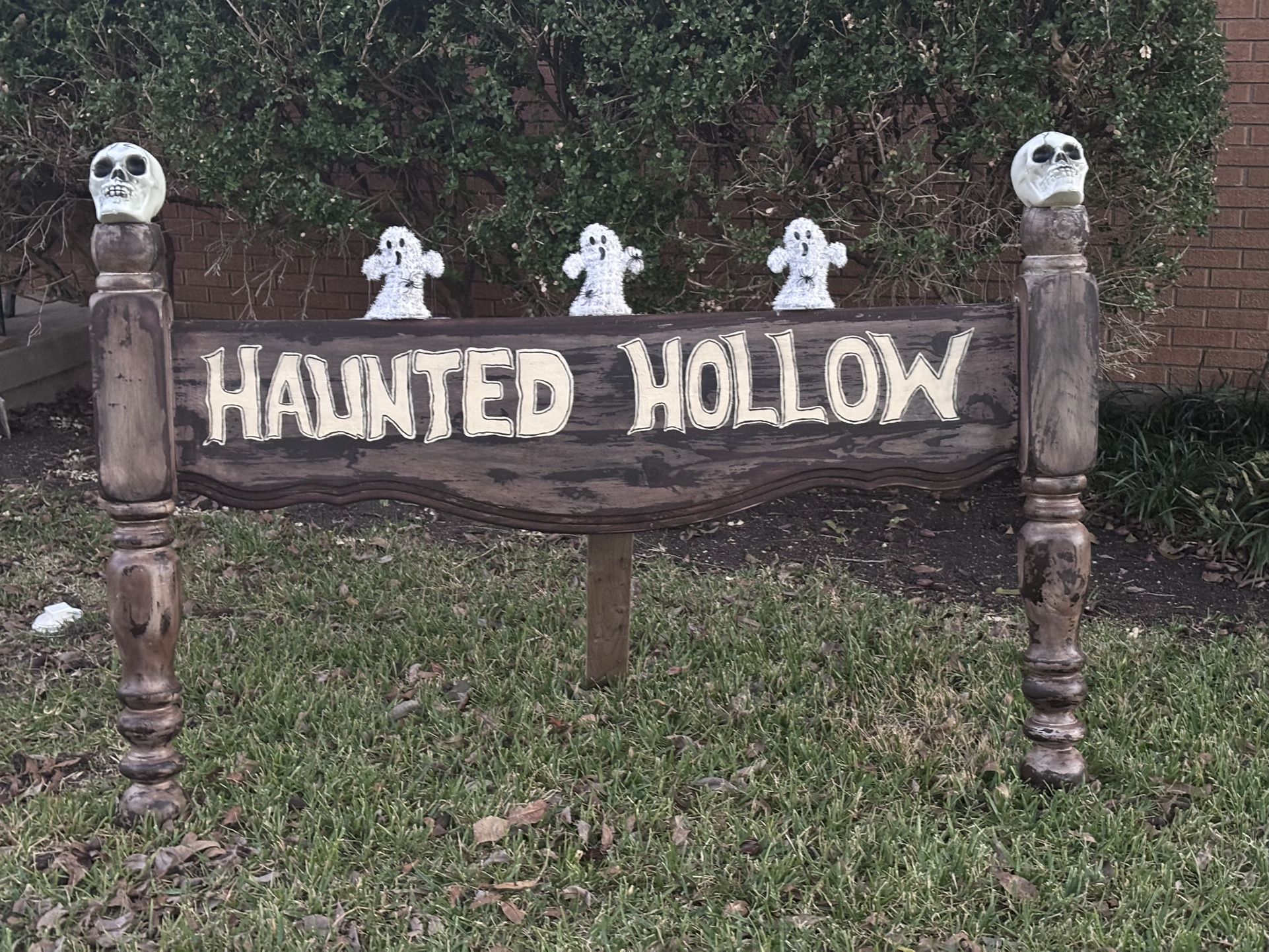HAUNTED HOLLOW -HALLOWEEN YARD DECOR