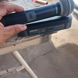 Shure Wireless Microphone 