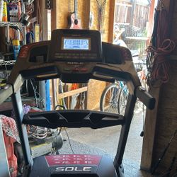 Sole F80 Treadmill 