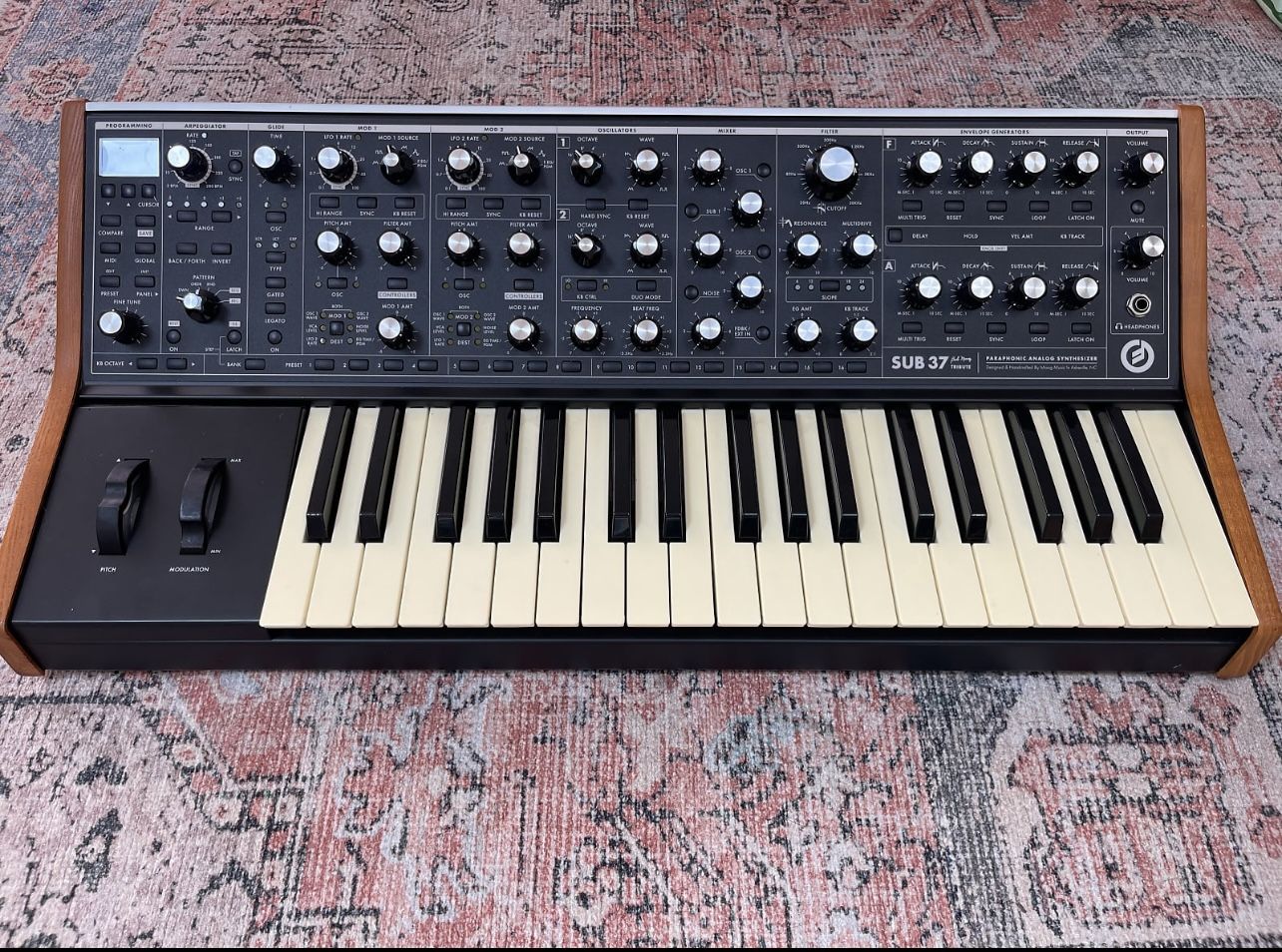 Moog Sub 37