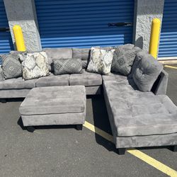 Grey Sectional With Ottoman 