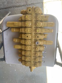 2 loader - 5 hitch valve stack (AXT14768)
