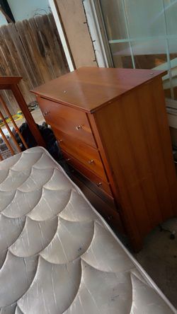 Bed/dresser