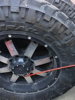 Trail grappler tires and rims 35x12.50 /20 8 Lug
